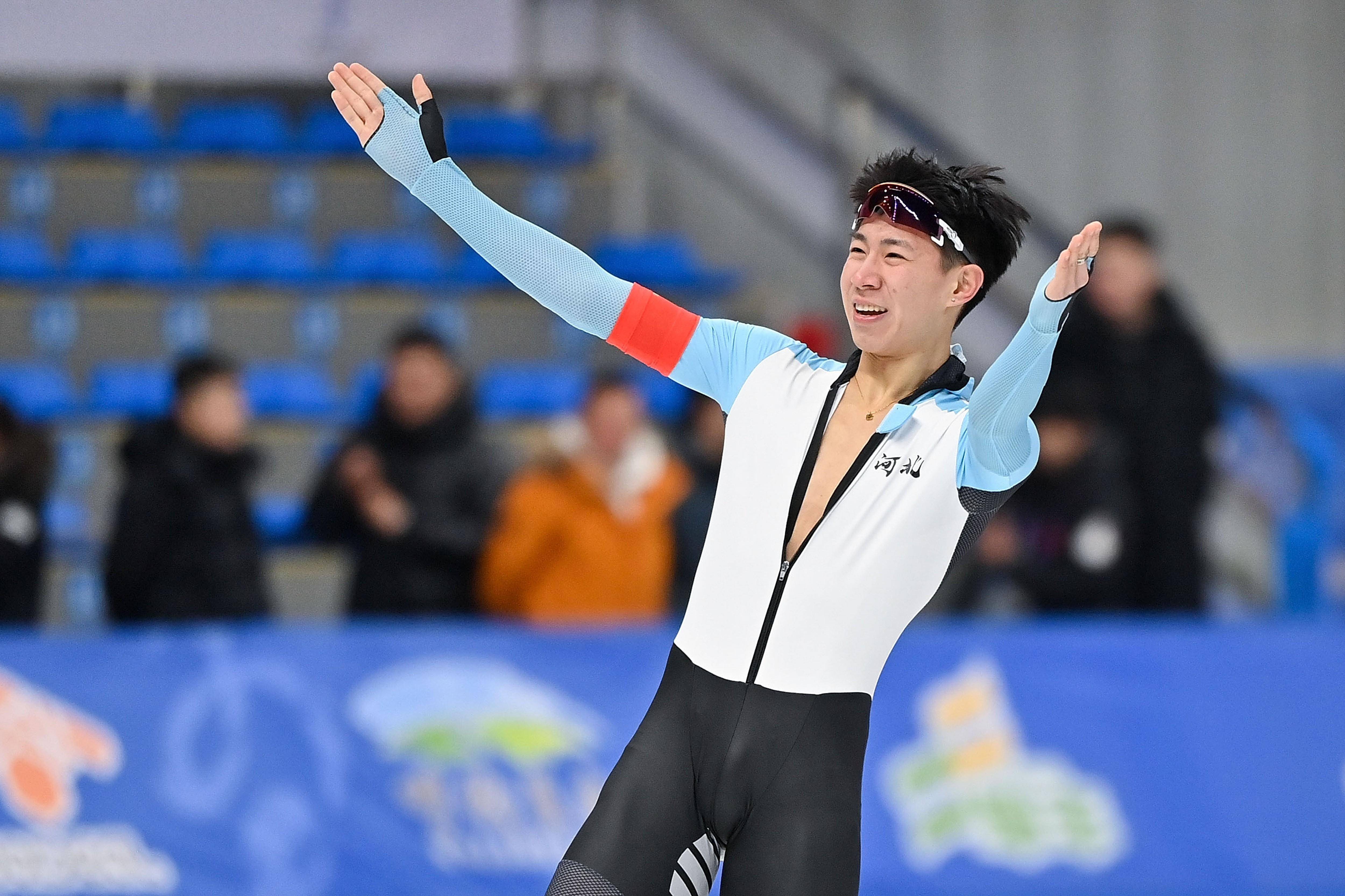 斯洛伐克速度滑冰选手夺得冠军