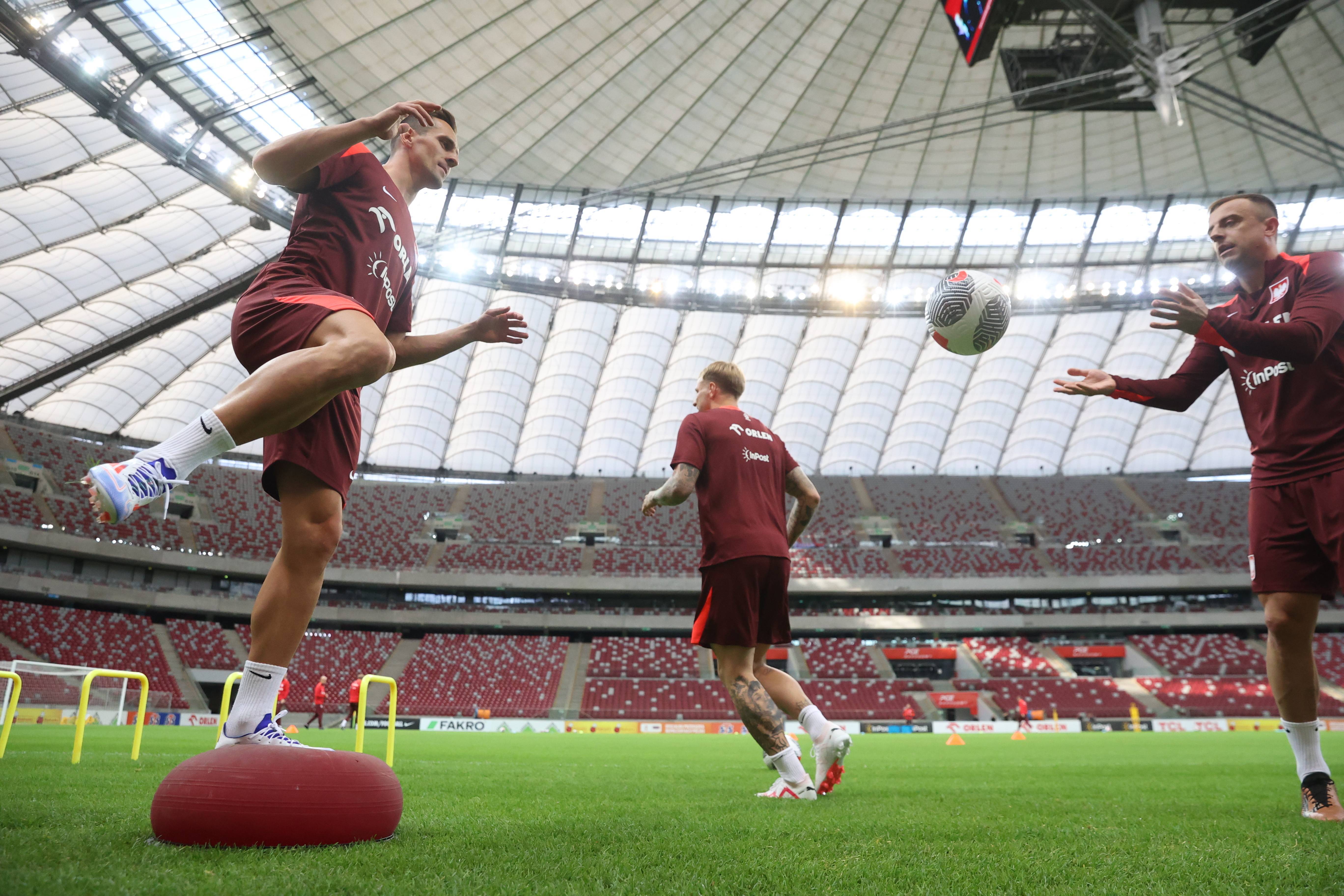 足球女队备战好准备在关键时刻展现最佳状态 足球女队备战好准备在关键时刻展现最佳状态