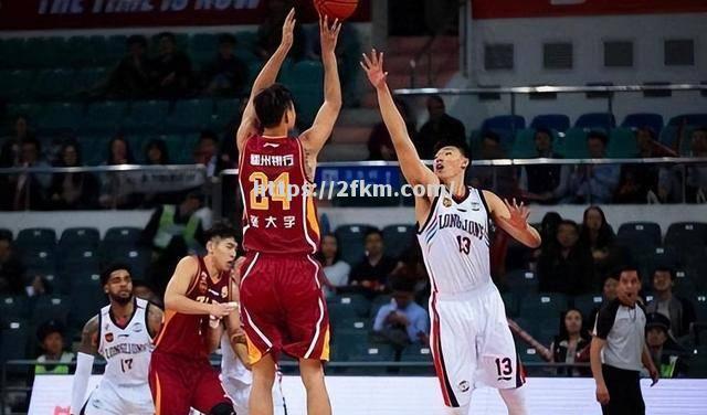 青少年篮球比赛中出现超级新星 青少年篮球比赛中出现超级新星