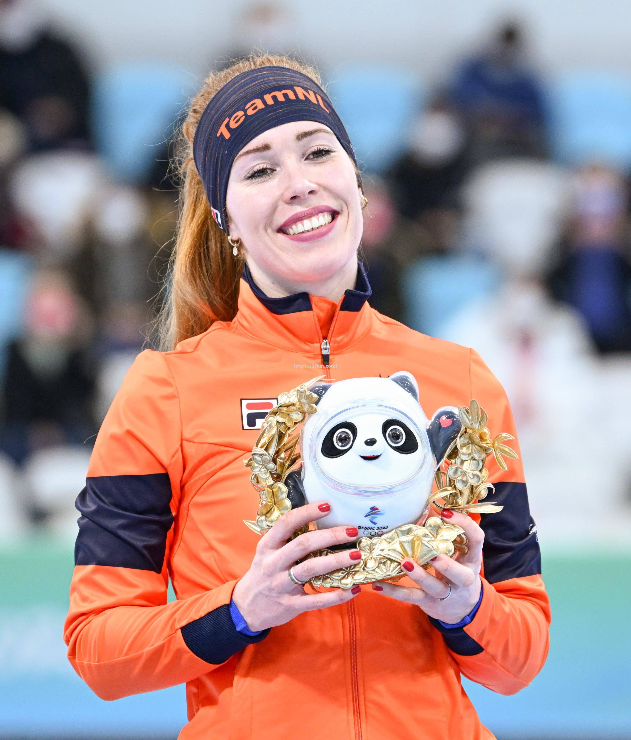 短道速滑选手周继红速度惊人，夺冠