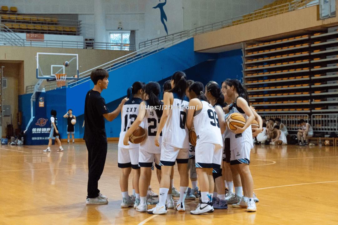 精彩瞬间：球队的默契配合展现出色