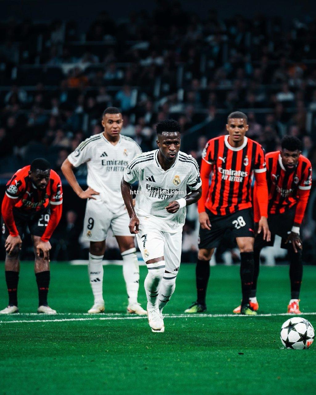 AC米兰逆转胜利，防线稳固表现